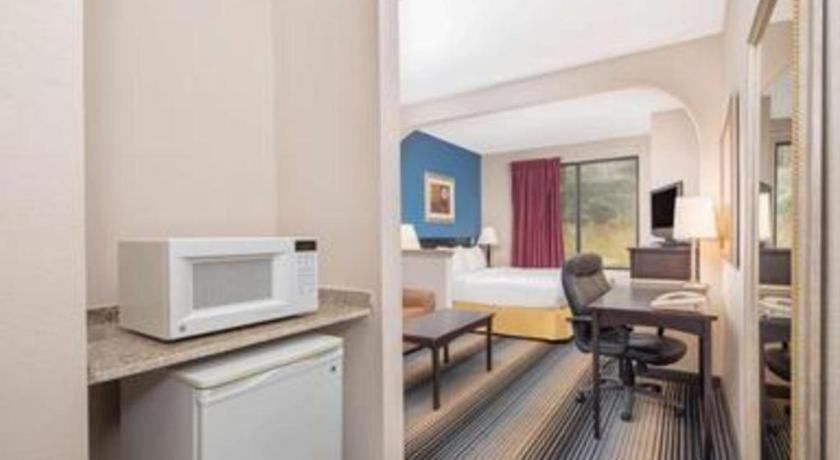 Hotel Baymont By Wyndham Laurel Exterior foto