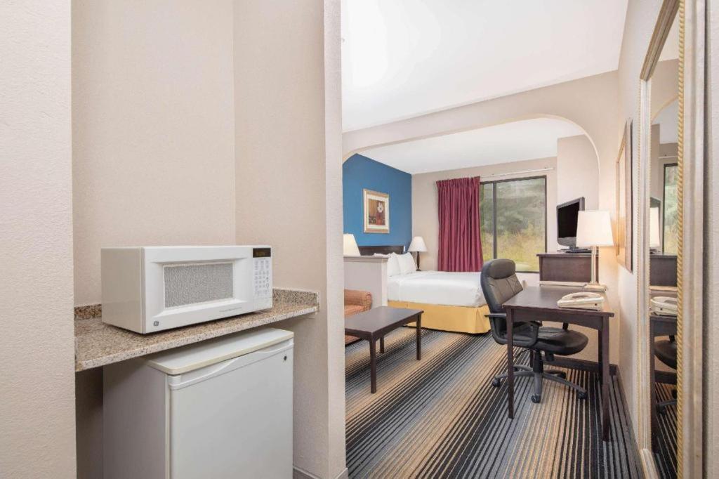 Hotel Baymont By Wyndham Laurel Exterior foto